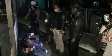 Belasan Remaja ini Kocar-kacir Digerebek Polisi Saat Asik Berjudi Karambol