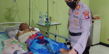 Kapolres Seruyan Jenguk Anggota Sakit di RSUD Kuala Pembuang