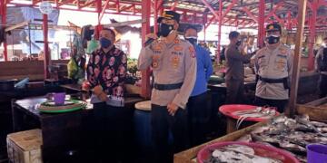 Kapolres Seruyan Terjun Langsung Berikan Himbauan Prokes di Pasar Saik