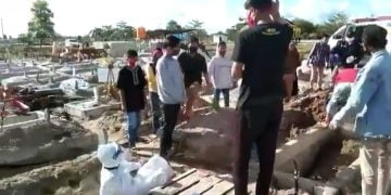 Keluarga Korban Diduga Covid-19 Pukuli Petugas Pemakaman