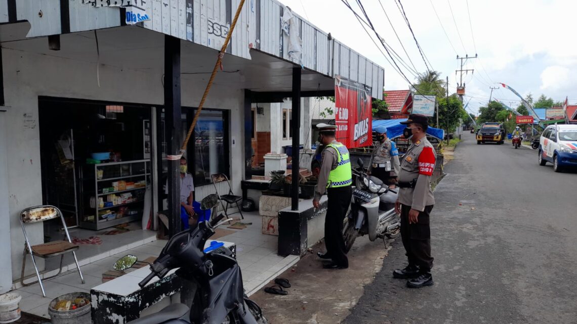 Regu Oncoll Polres Seruyan Pimpin Pelaksanakan Patroli Himbauan Prokes kepada masyarakat, Minggu (22/08/2021). Foto : Tbn