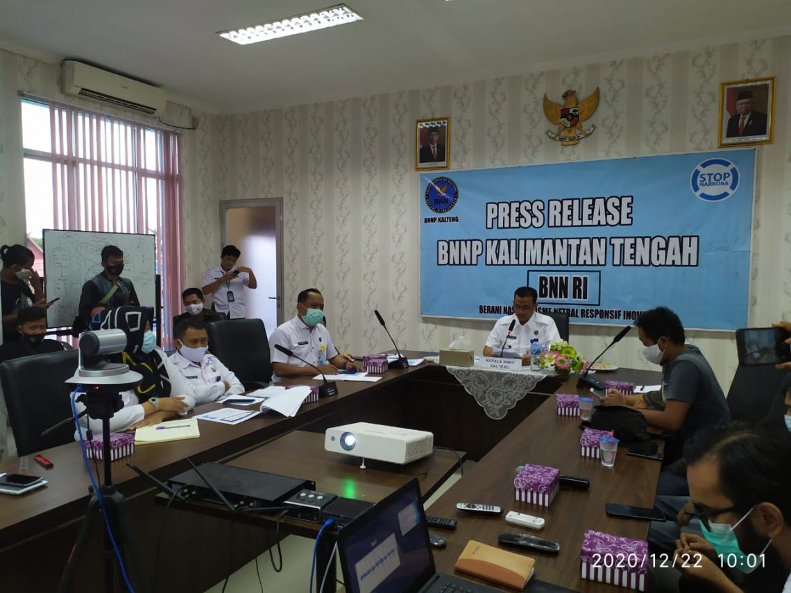 Kepala BNN Provinsi Kalteng, Brigjen Pol Drs EDI Swasosno, MM saat jumpa pers di Palangka Raya, Selasa, 22 Desember 2020. Foto : hs