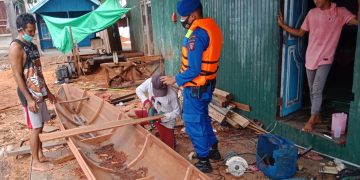 Patroli Dialogis Satpolairud Polres Seruyan Langkah Interaksi Polisi dengan Nelayan