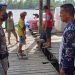 Satpolairud Polres Seruyan Sambang Warga, Berikan Himbauan Prokes