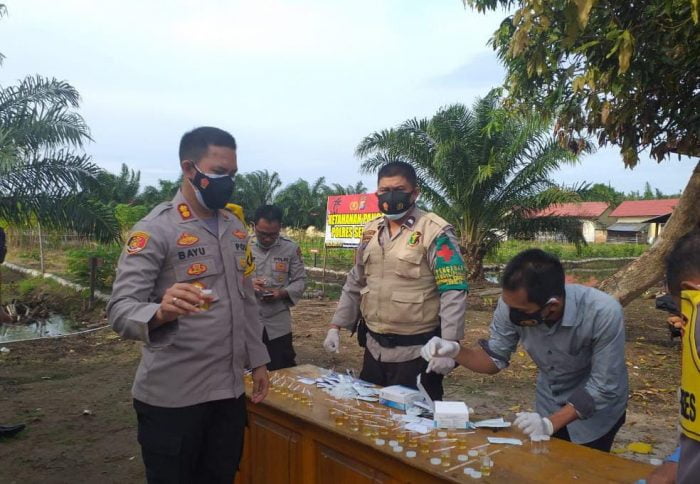 Jajaran Polres Seruyan menggelar pemeriksaan urine kepada sejumlah Perwira dan Brigadir Polres Seruyan, Selasa (23/2/2021) pagi. Foto : Tbn