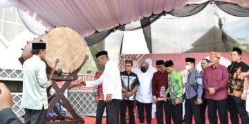 Asisten Pamkesra Bersama Ketua MUI Kalteng Resmi Buka Pasar Ramadan Hapakat Itah Berkat