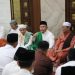 Gubernur dan Wakil Gubernur Kalteng Salat Tarawih Perdana di Musholla Asy-Syifa, Istana Isen Mulang