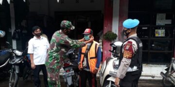 Patroli Gabungan, Polsek Seruyan Hilir Bersama Koramil Beri Edukasi Prokes