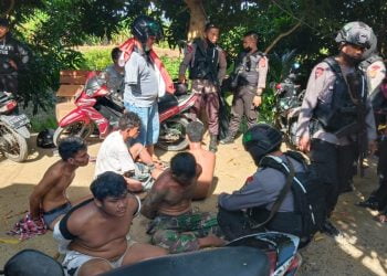 Gerebek Sarang Narkoba, Polisi Dihadang Preman Bersajam