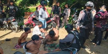 Gerebek Sarang Narkoba, Polisi Dihadang Preman Bersajam