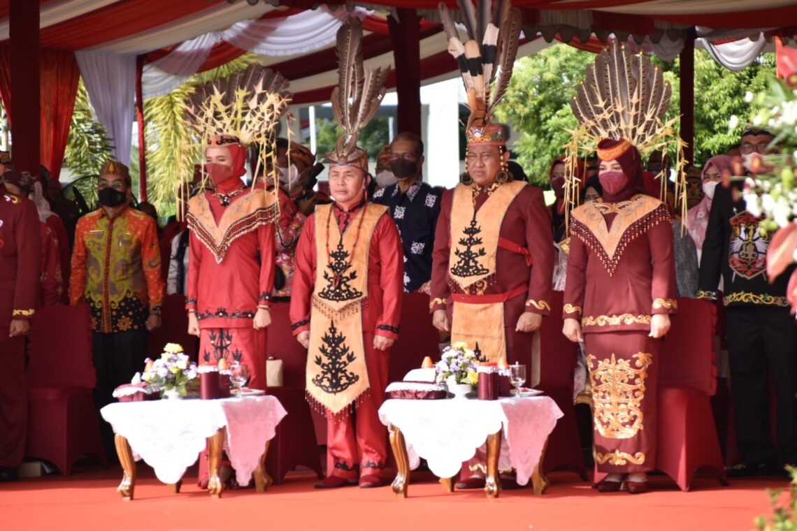 Gubernur Kalteng H Sugianto Sabran, Ketua TP PKK Prov. Kalteng Ivo Sugianto Sabran dan Wakil Gubernur Kalteng H Edy Pratowo hadiri upacara Peringatan Hari Jadi Ke-65 Provinsi Kalimantan Tengah