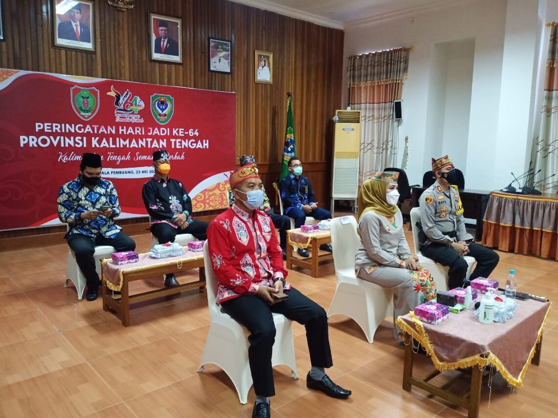 Bertempat di Aula Kantor Bupati Jalan A Yani Kuala Pembuang Kabupaten Seruyan telah dilaksanakan upacara peringatan hari jadi ke-64 Provinsi Kalimantan Tengah Tahun 2021 di Kabupaten Seruyan secara virtual, Minggu (23/5/2021). Foto : Tbn