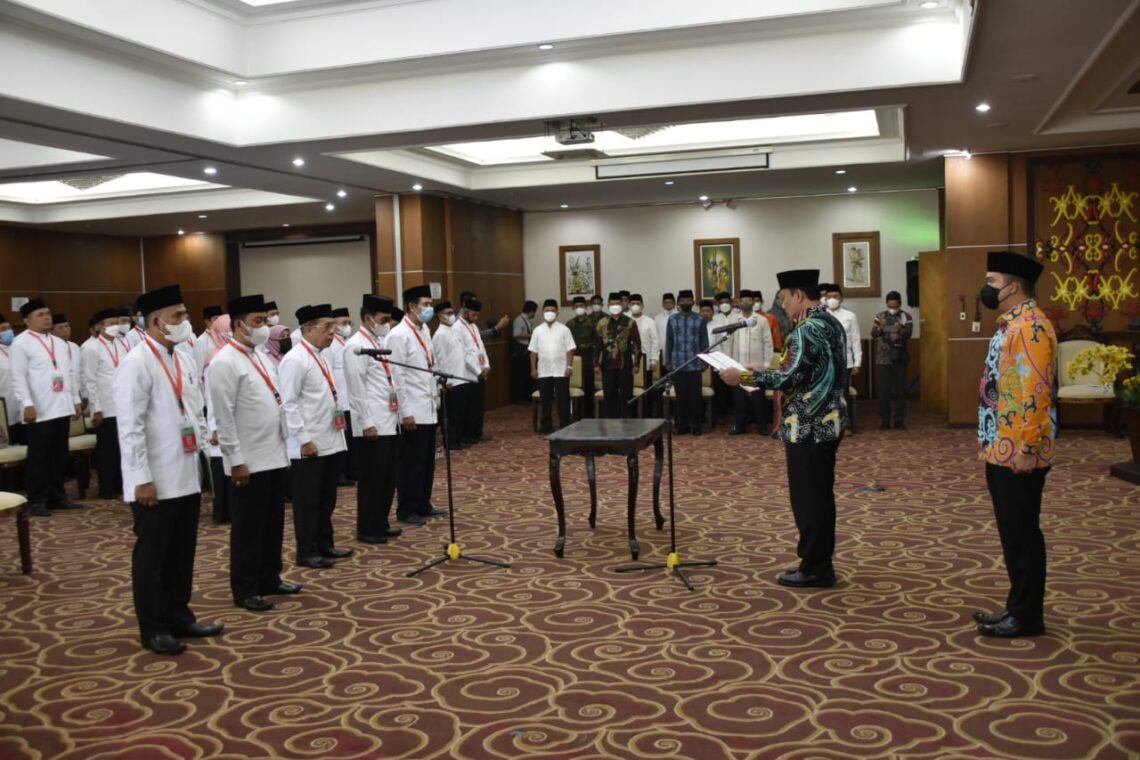 Pelantikan sekaligus pengambilan sumpah Dewan Pertimbangan, Dewan Pengawas, Dewan Hakim dan Panitera Musabaqah Tilawatil Qur’an dan Hadist (MTQH) ke-30. Foto : Ist