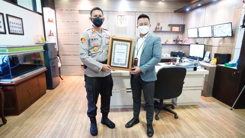 Kapolres Seruyan AKBP Bayu Wicaksono, S.H., S.I.K., M.Si. menyampaikan kepada Kepala Cabang BRI Sampit yakni ucapan terima kasih kepada pimpinan Bank BRI cabang Sampit dan unit di Kuala Pembuang yang selama ini telah banyak berkontribusi dan mendukung Polres Seruyan khususnya dalam pembangunan zona integritas menuju WBK dan WBBM. Foto : Tbn