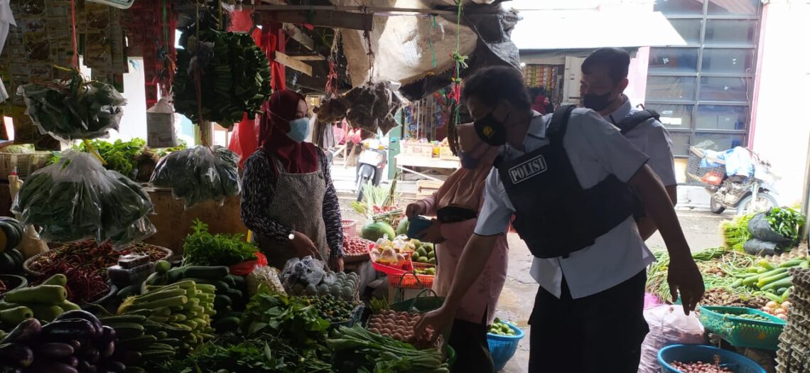 Polsek Seruyan Hilir Polres Seruyan melakukan patroli dialogis di Kuala Pembuang, Kabupaten Seruyan,  Senin (23/08/2021). Foto : Tbn