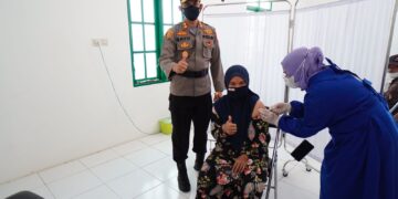 Kapolres Seruyan Cek dan Tinjau Vaksinasi Massal di Gerai Presisi