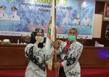 Sujianto Gantikan Ernawaty Sebagai Ketua PGRI Kota Palangka Raya