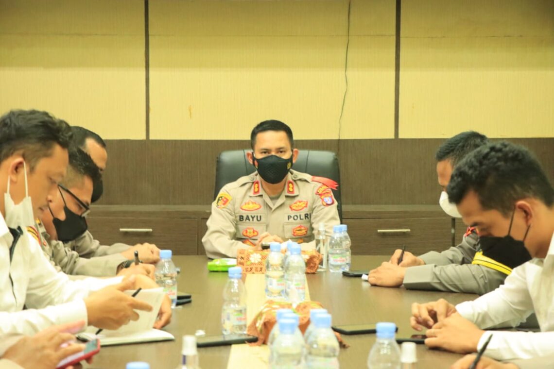 Kapolres Seruyan AKBP Bayu Wicaksono saat memimpin Rapat Jam Pimpinan, Kamis (23/12/2021). Foto : Tbn