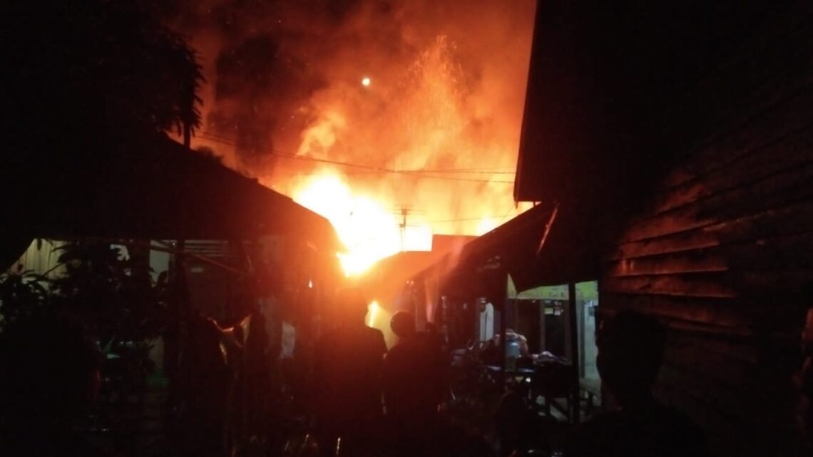 Kebararan melanda kawasan Puntun Palangka Raya, Kamis (23/12/2021) malam. Foto : Ist