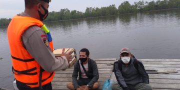 Satpolairud Polres Seruyan Ingatkan Warga Pesisir DAS Seruyan Taati Prokes