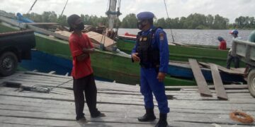 Patroli Dialogis Satpolairud Polres Seruyan Interaksi Polisi dengan Masyarakat