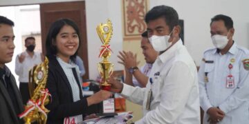 Kadis Kominfosantik Kalteng Tutup Lomba Presenter Penyiaran, Lomba Melukis, Lomba Puisi dan Vector Tahun 2022