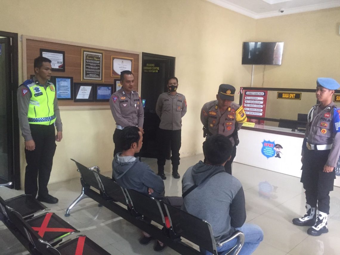 Kabagops Polres seruyan AKP Sri Mulyono, S.H.  
melaksanakan pengawasan serta pengendalian (Wasdal) kepada anggota dalam pelaksanaan tugas, Senin (24/10/2022). Foto : Tbn