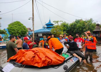 Pemkab Barsel dan Relawan Bantu Korban Banjir di Amuntai, Kalsel