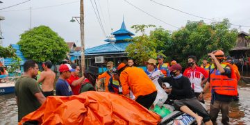 Pemkab Barsel dan Relawan Bantu Korban Banjir di Amuntai, Kalsel