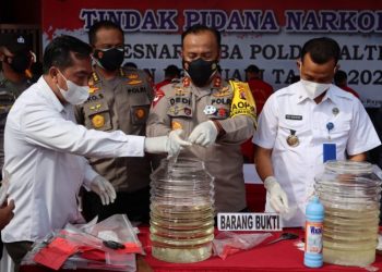 Polda Kalteng Musnahkan 760,07 Gram Sabu dan Amankan 6 Senpi Rakitan
