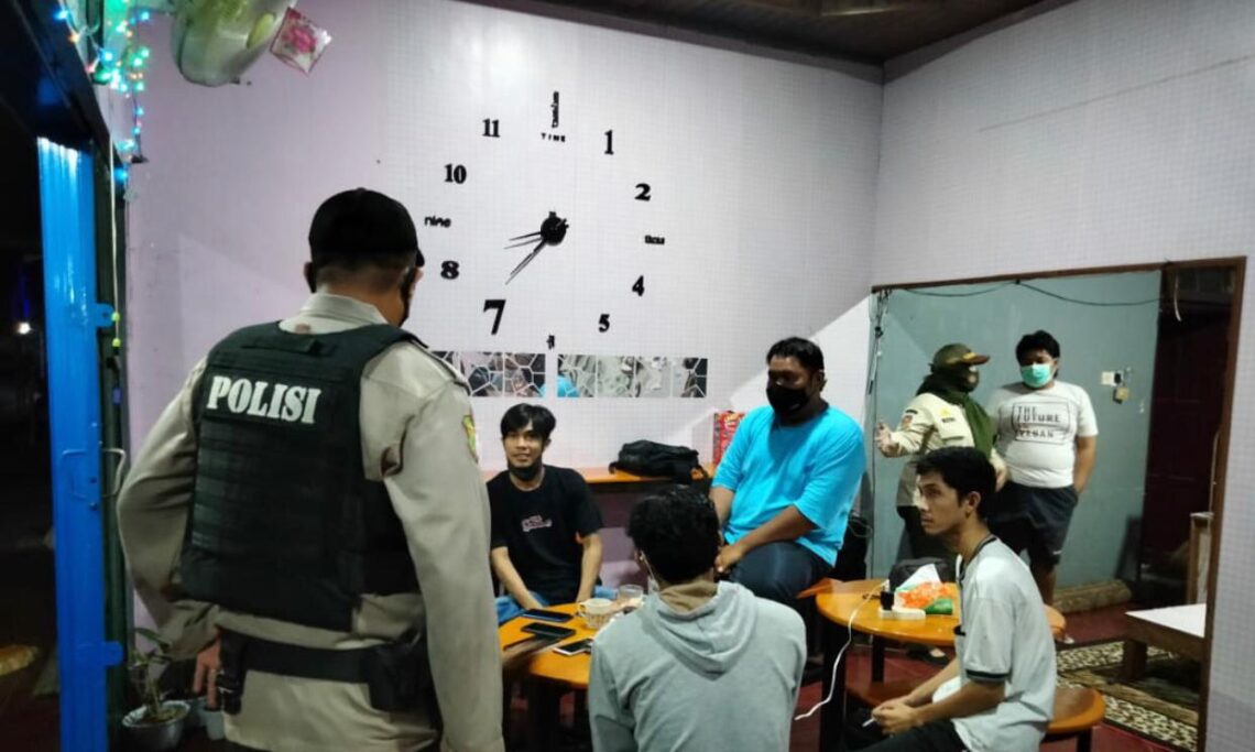 Polres Seruyan jajaran Polda Kalteng kembali melaksanakan kegiatan KRYD sekaligus Ops Yustisi di Kuala Pembuang , Kamis (25/03/2021) malam. Foto : Tbn
