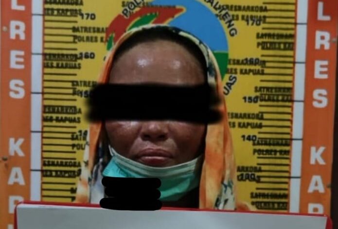 Pelaku NB (40) merupakan warga Desa Muroi Raya Kec. Mantangai Kab. Kapuas. Foto : Tbn