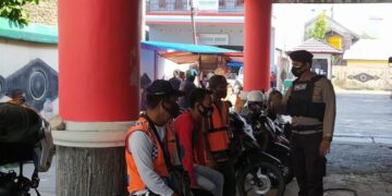 Anggota Polsek Seruyan Hilir Patroli Kamtibmas dan Sosialisasi Prokes Covid-19