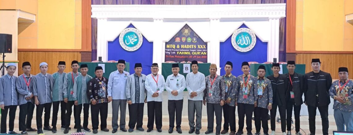Foto bersama usai mengunjungi arena lomba Fahmil Quran MTQH tingkat Provinsi Kalimantan Tengah. Foto : Ist