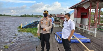 Kapolres Seruyan Pantau Debit Air di Desa Pematang Limau