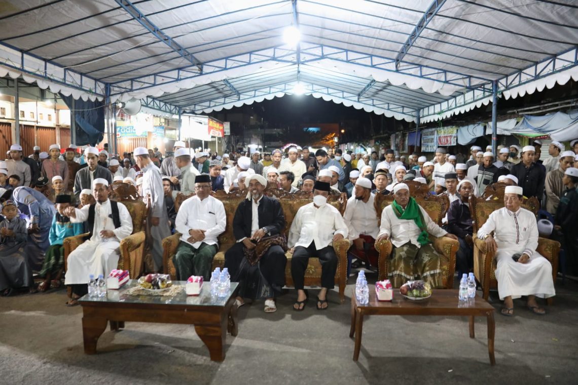 Antusiasme masyarakat saat menghadiri Peringatan Maulid Nabi