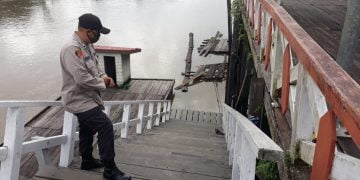 Polsek Seruyan Tengah Cek Debet Air di Sungai Seruyan Kelurahan Rantau Pulut