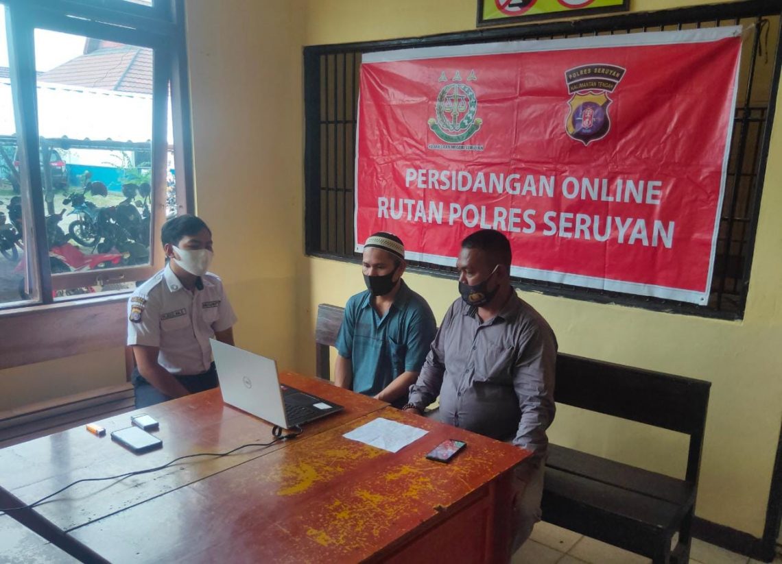 Proses hukum bagi para tersangka atau terdakwa penghuni Rutan Polres Seruyan harus tetap berjalan secara online, Selasa, (26/1/2021). Foto : Tbn