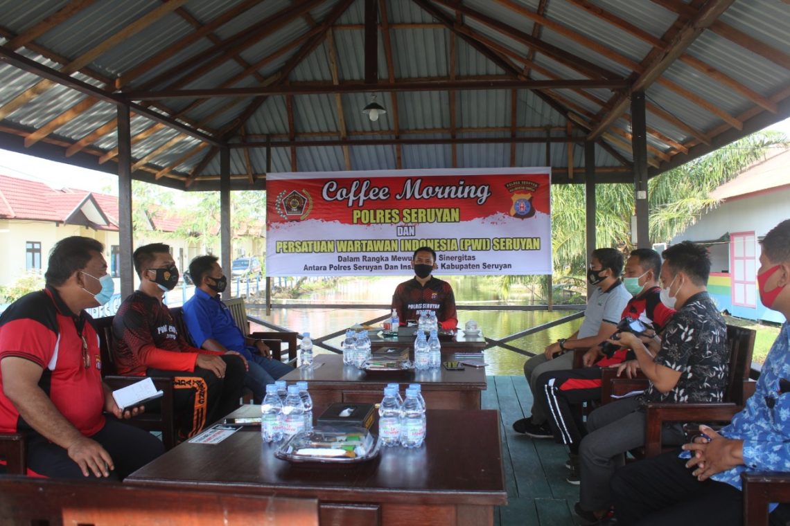 Jalin silaturahmi dengan Persatuan Wartawan Indonesia (PWI), Polres Seruyan gelar kegiatan Coffee Morning, Jumat (26/2/2021). Foto : Tbn