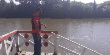 Polsek Seruyan Tengah Cek Debet Air di Sungai Seruyan di Rantau Pulut