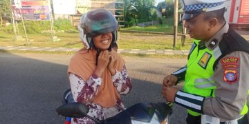 Sat Lantas Polres Seruyan, Ingatkan Pengendara Selalu meng “Klik Helm”