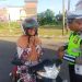 Sat Lantas Polres Seruyan, Ingatkan Pengendara Selalu meng “Klik Helm”
