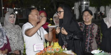 Ketua TP-PKK Ivo Sugianto Mendapat Kejutan dari Gubernur Serta Pejabat Pemprov Kalteng