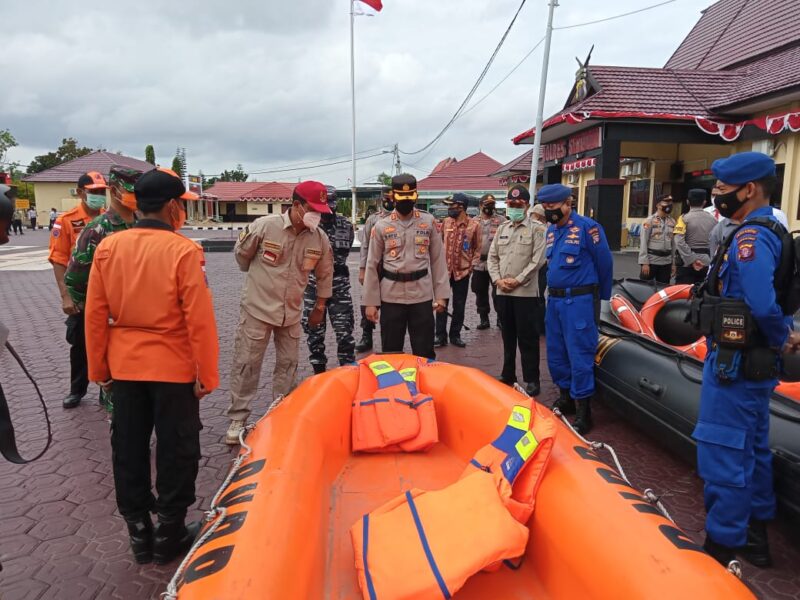 Polres Seruyan dilaksanakan Apel Pagelaran Sarpras dalam rangka kesiapan penanggulangan banjir di Kab. Seruyan, Kamis (26/8/2021). Foto : Tbn