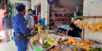 Cegah Pelanggaran Prokes, Satpolairud Patroli Pasar Saik Kuala Pembuang