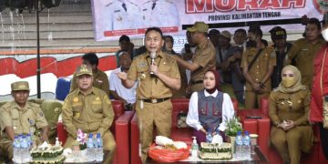 Buka Pasar Murah di Desa Rungau, Gubernur Kalteng Gratiskan 200 Paket Sembako