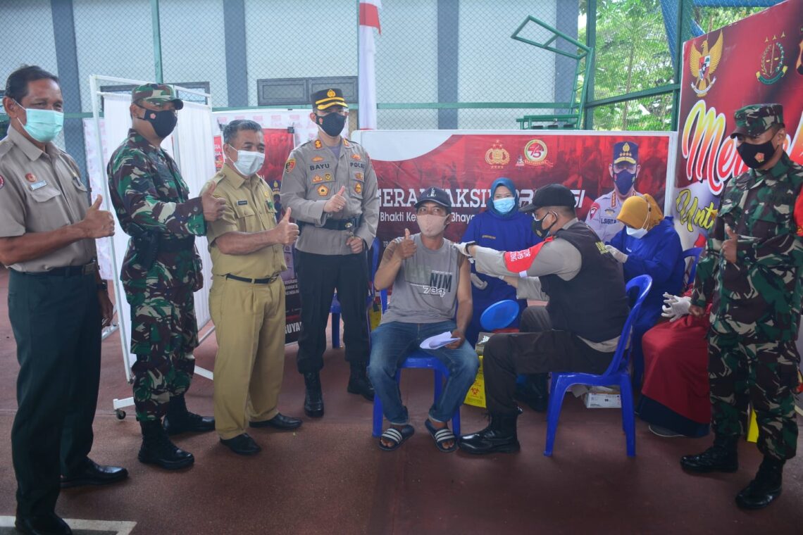 Kapolres Seruyan AKBP Bayu Wicaksono, S.H., S.I.K., M.Si menyampaikan penerapan prokes kepada seluruh remaja/pelajar, masyarakat yang berhadir diantaranya disiplin prokes ketat. Foto " Tbn
