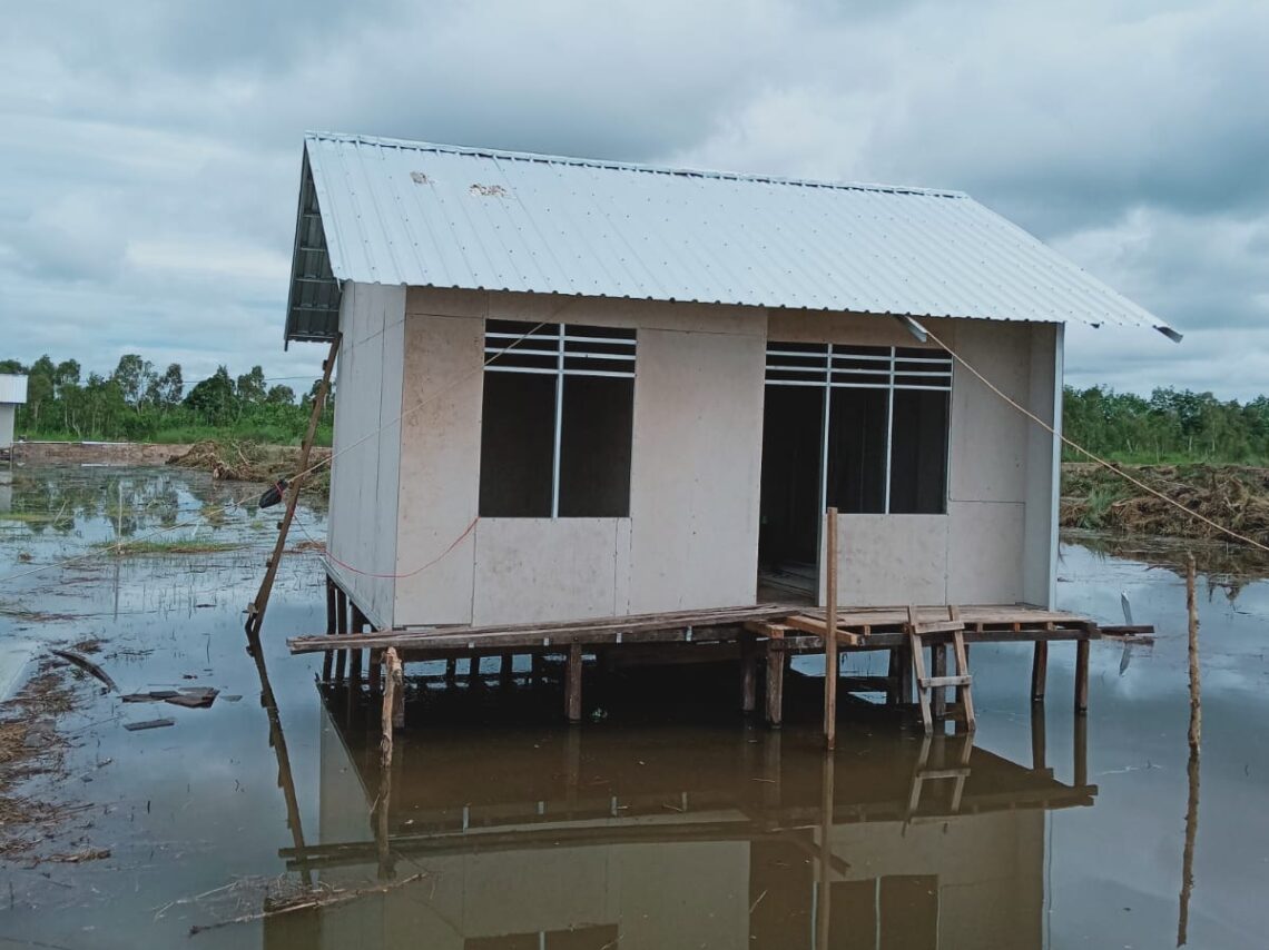 Bangunan untuk hunian transmigrasi yang dibangun sebanyak 103 unit yang dianggap sudah selesai pekerjaanya. Foto : Lg