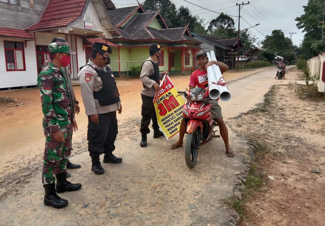 Polsek Seruyan Hulu melaksanakan kegiatan Operasi Yustisi Penegakkan Hukum Protokol Kesehatan Covid-19 di Desa Tumbang Manjul Kec. Seruyan Hulu, Rabu (27/01/2021) Pagi. Foto : Tbn