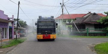 Sat Sabhara Polres Seruyan Semprotan Disinfektan